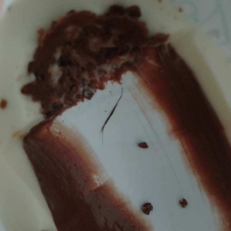Kinder Çikolatasından Kıl Çıktı