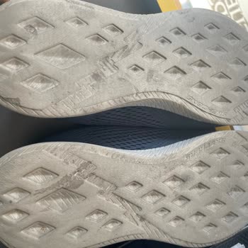 Kaygan Ve Rahatsız Ayakkabıya Çözüm Sunulmadı