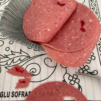 Namet Macar Salamda Alışılmadık Renk Değişimi Ve Mağduriyet