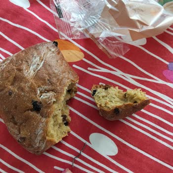 İstanbul Halk Ekmek Fındıklı Üzümlü Çörekten Tel Parçası Çıktı: Sağlık Riski!