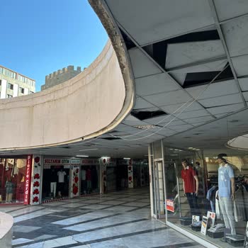 Diyarbakır Büyükşehir Belediyesi Selahaddin Eyyubi Yeraltı Çarşısı'ndaki Bakımsızlık Ve İlgisizlik!