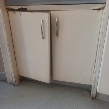 Muş Devlet Hastanesi Kadın Doğum Servisinde Ciddi Hijyen Sorunu Ve Temizlik Eksikliği