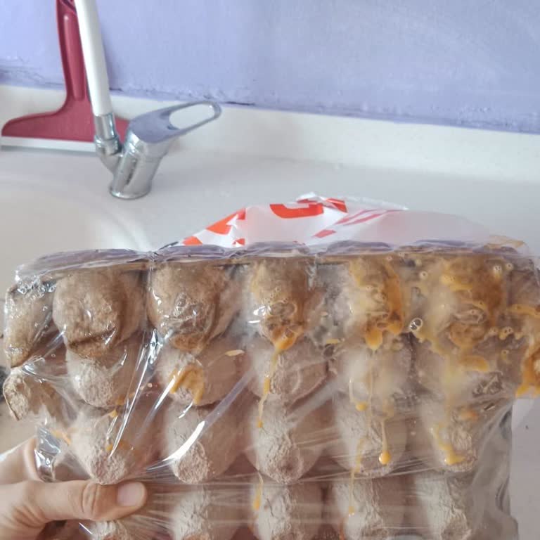 Migros Teslim Edilen Yumurtalar Islak Ve Kırık, Müşteri Hizmetlerinden Dönüş Alınamıyor!