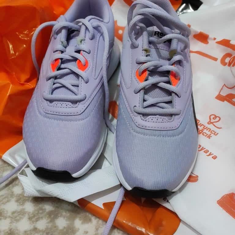 Farklı Renkli Reebok Ayakkabım İçin Değişim Talebim Reddedildi