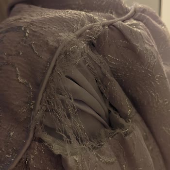 İlk Kullanımda Parçalanan Barbie Koleksiyonu Elbisesi Hayal Kırıklığı