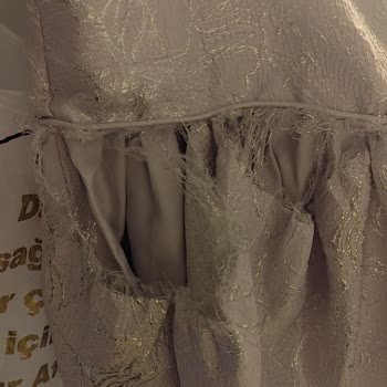 İlk Kullanımda Parçalanan Barbie Koleksiyonu Elbisesi Hayal Kırıklığı