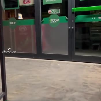 Tarım Kredi Kooperatif Market Erkenden Kapatan Çalışanlar