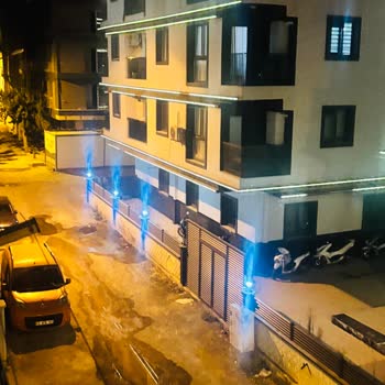 Mahalledeki Su Patlağı Nedeniyle Yollar Göçüyor, Acil Çözüm Bekliyoruz