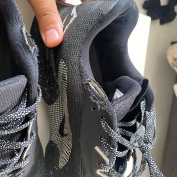 Kısa Sürede Deforme Olan Nike Ayakkabıya FLO Mağazasından Olumsuz Garanti Yanıtı