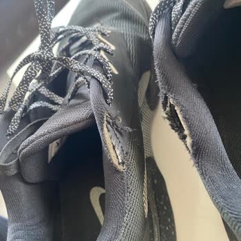 Kısa Sürede Deforme Olan Nike Ayakkabıya FLO Mağazasından Olumsuz Garanti Yanıtı