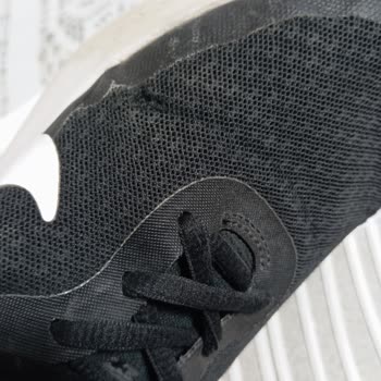 Garanti Kapsamındaki Nike Ayakkabıda Açılma Ve Yırtılma Sorunu, Çözüm Sunulmaması