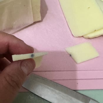 Sütaş Kaşar Peynirde Son Kullanma Tarihi Geçmemiş Üründe Küf Sorunu