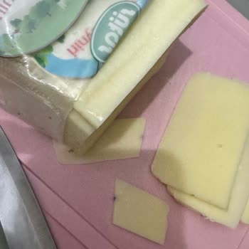 Sütaş Kaşar Peynirde Son Kullanma Tarihi Geçmemiş Üründe Küf Sorunu