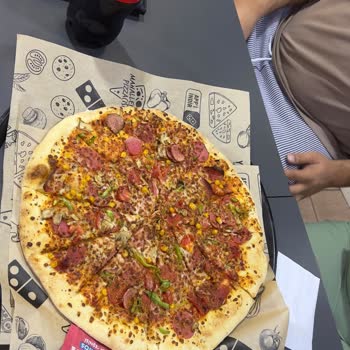 Domino's Şubesinde İlgisizlik, Hijyen Sorunları Ve Eksik Hizmet