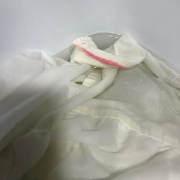 Çamaşır Suyu Kullanımında Kıyafette Renk Değişimi ve Zarar