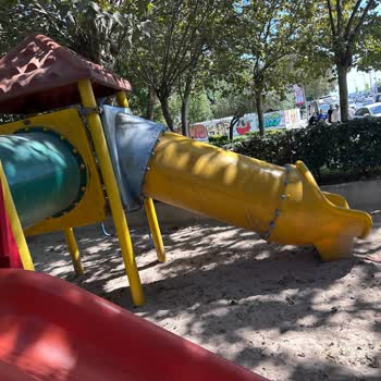 Üsküdar Harem Sahilindeki Çocuk Parkında Temizlik Ve Güvenlik Sorunu