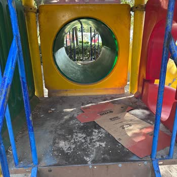 Üsküdar Harem Sahilindeki Çocuk Parkında Temizlik Ve Güvenlik Sorunu