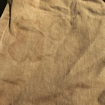 Pantolondaki Deri Kemer Köprüsü Diğer Kıyafetleri Kalıcı Olarak Boyadı