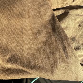 Pantolondaki Deri Kemer Köprüsü Diğer Kıyafetleri Kalıcı Olarak Boyadı