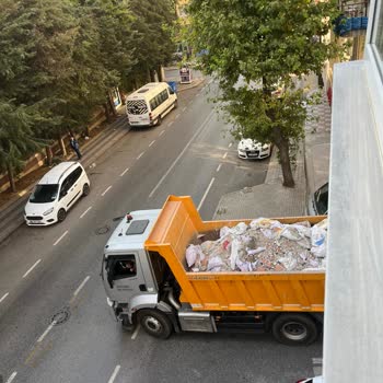 Pazar Günü İnşaat Atığı Toplama Gürültüsü Ve Çevre Kirliliği Sorunu