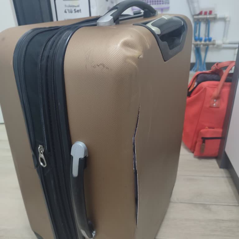 Ajet Uçuşunda Rötar Ve Valiz Hasarı Sonrası Yetersiz Tazminat