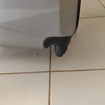 Ajet Uçuşunda Valizimin Sapı Kırıldı, Mağdur Oldum!