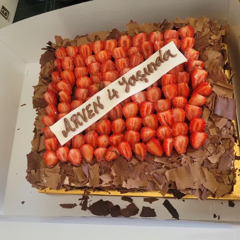 Liva Pastanesi | Livashop.com Sipariş Ettiğim Pasta Görselden Farklı ve Özensiz Geldi