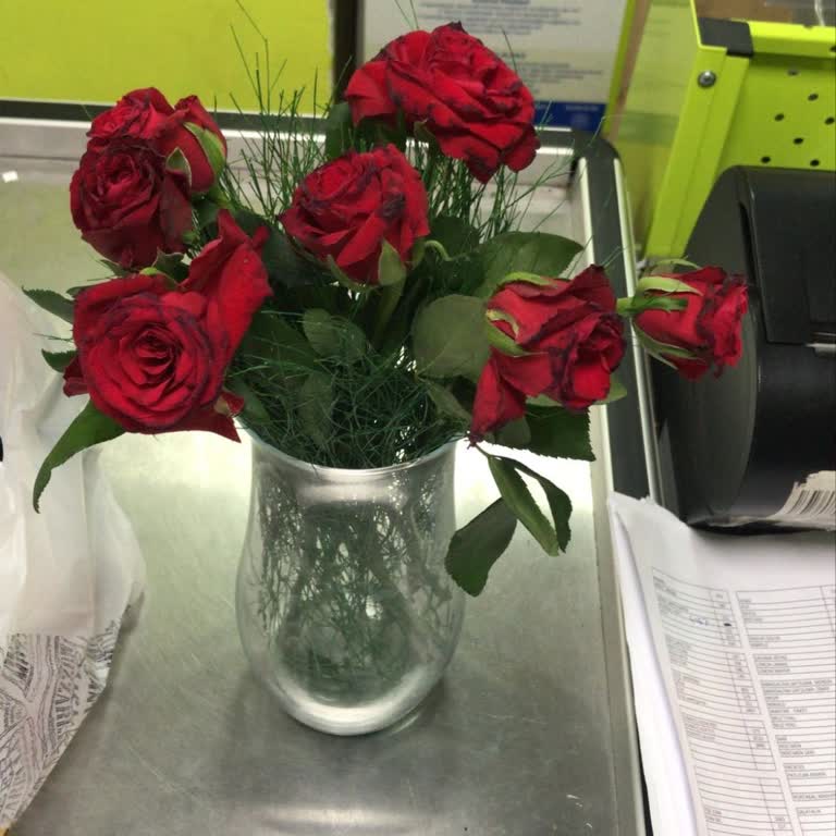 Siparişimdeki Çiçekler Görselden Farklı Ve Solmuş Geldi