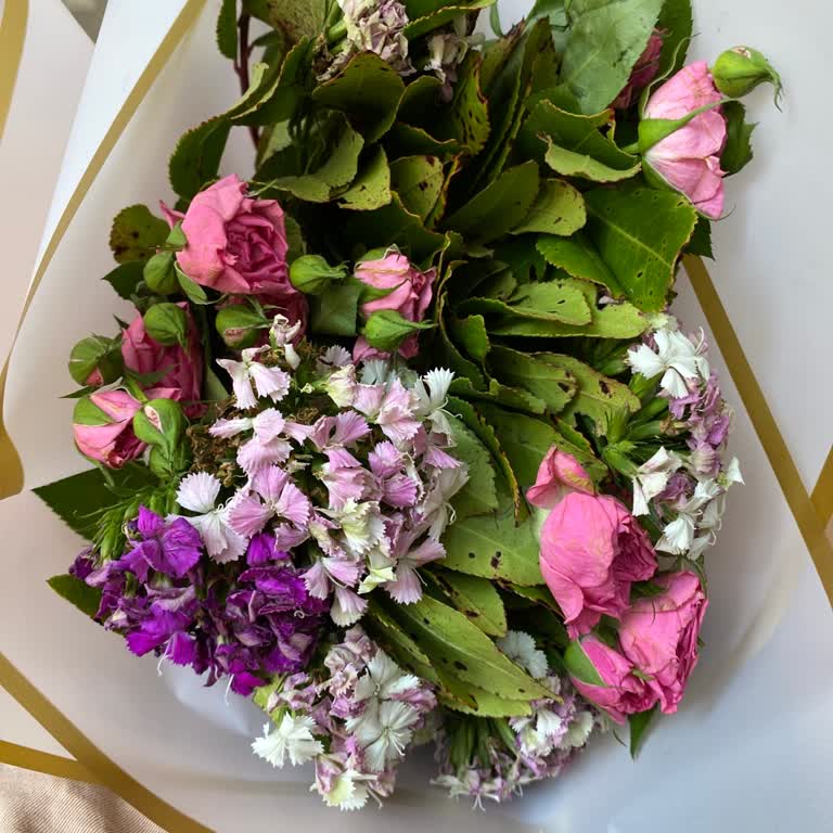 Solmuş Çiçekler Ve Ulaşılmayan Müşteri Hizmetleri Mağduriyet Yaşatıyor