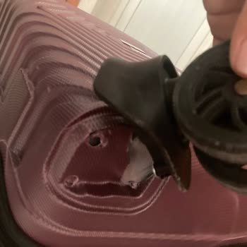 İki Kez Hasarlı Valiz Teslimatı Ve Çözümsüzlük Mağduriyeti