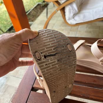 İki Ayda Kırılan Sandalet İçin İade Talebimiz Reddedildi