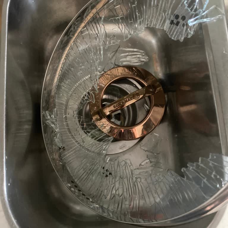 Korkmaz Tencere Kapağı Kendiliğinden Kırıldı, Yemek ve Sağlık Riske Girdi