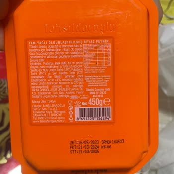 Tarihi Geçmiş Ürün Satışı Ve İlgisiz Mağaza Yetkilileri