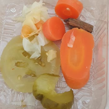 Siparişim Soğuk Ve Eksik Geldi, Turşudan Odun Parçası Çıktı