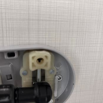 Mutfak Dolap Kapakları Sürekli Kapanıyor, Piston Sorunu Çözülmüyor