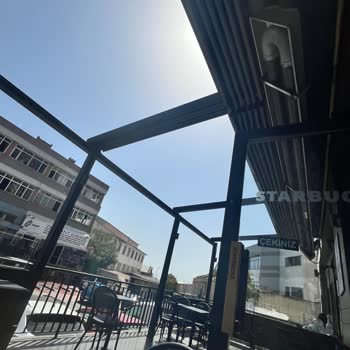 Starbucks Pashador Şubesinde Klima Ve Güneşlik Sorunu Müşterileri Mağdur Ediyor