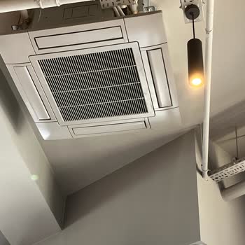 Starbucks Pashador Şubesinde Klima Ve Güneşlik Sorunu Müşterileri Mağdur Ediyor