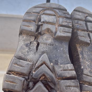 Bershka Makosen Ayakkabı 3 Ayda Parçalandı Üretim Hatası Mağduriyeti