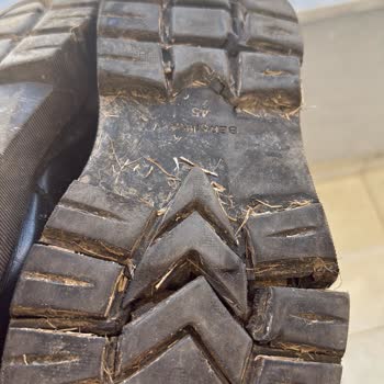 Bershka Makosen Ayakkabı 3 Ayda Parçalandı Üretim Hatası Mağduriyeti