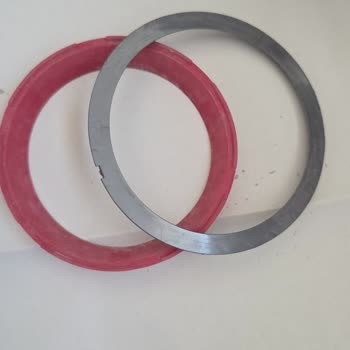 Dyson V15 Süpürgemin Toz Haznesindeki Silikon Parça Yerinden Çıktı Ve Takılamıyor