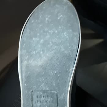 Kısa Sürede Tabanı Açılan Ve Yırtılan Tommy Hilfiger Ayakkabı Mağduriyeti