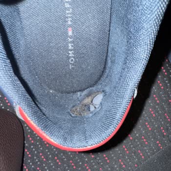 Kısa Sürede Tabanı Açılan Ve Yırtılan Tommy Hilfiger Ayakkabı Mağduriyeti