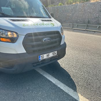 Otobüs Tekerleği Patladı İki Saat Yol Kenarında Bekletildik