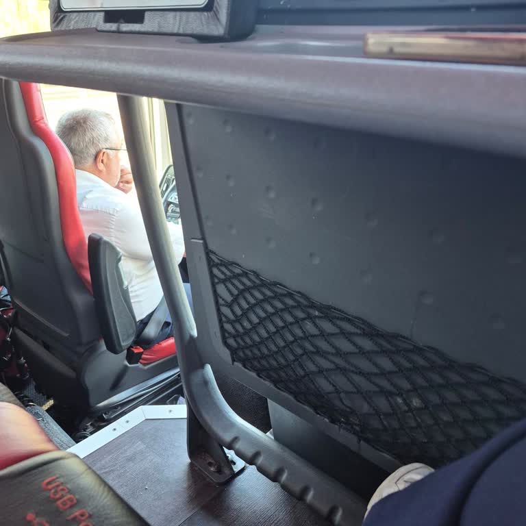 Otobüs Şoförünün Yolculuk Sırasında Çekirdek Yemesi Ve Güvenlik Endişesi