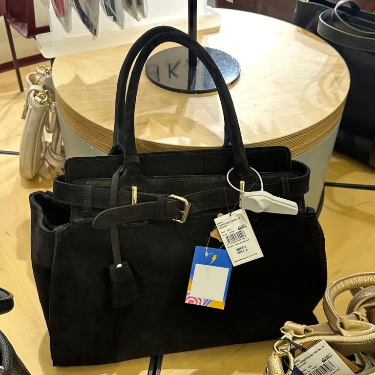 Boyner Siyah Süet Çanta Kıyafetlerimi Boyadı, Mağaza Çözüm Sunmadı