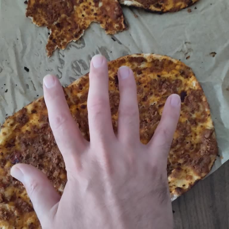 Siparişim Hem Geç Geldi Hem De Lahmacun Küçüktü