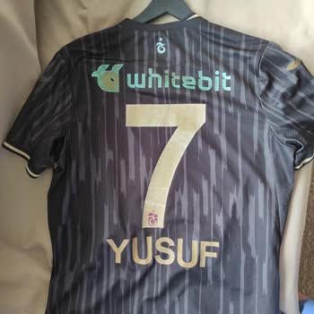 TS Club Bir Kez Giyilen Trabzonspor Formasında Yazıların Rengi Değişti Hayal Kırıklığı Yaşadık