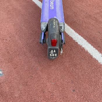 Beam Scooterların Yürüyüş Yolunu Kapatması Yayaları Mağdur Ediyor