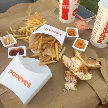 Popeyes Kayseri Park Şubesinde Pişmemiş Ve Kötü Kokulu Tavuklar Nedeniyle Mağduriyet