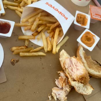 Popeyes Kayseri Park Şubesinde Pişmemiş Ve Kötü Kokulu Tavuklar Nedeniyle Mağduriyet